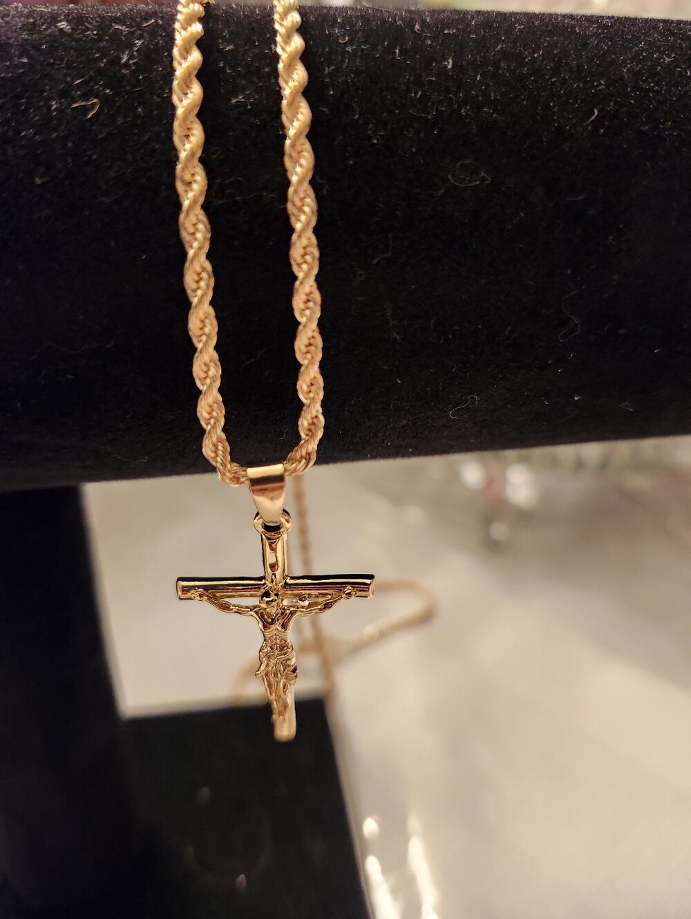 Gold-Tone Cross Pendant Necklace Like New- STAINLESS STEEL